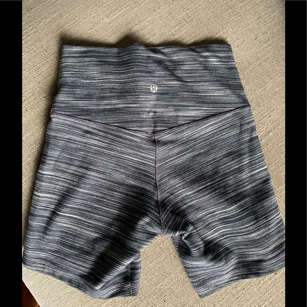 Lululemon high waisted workout shorts size 6